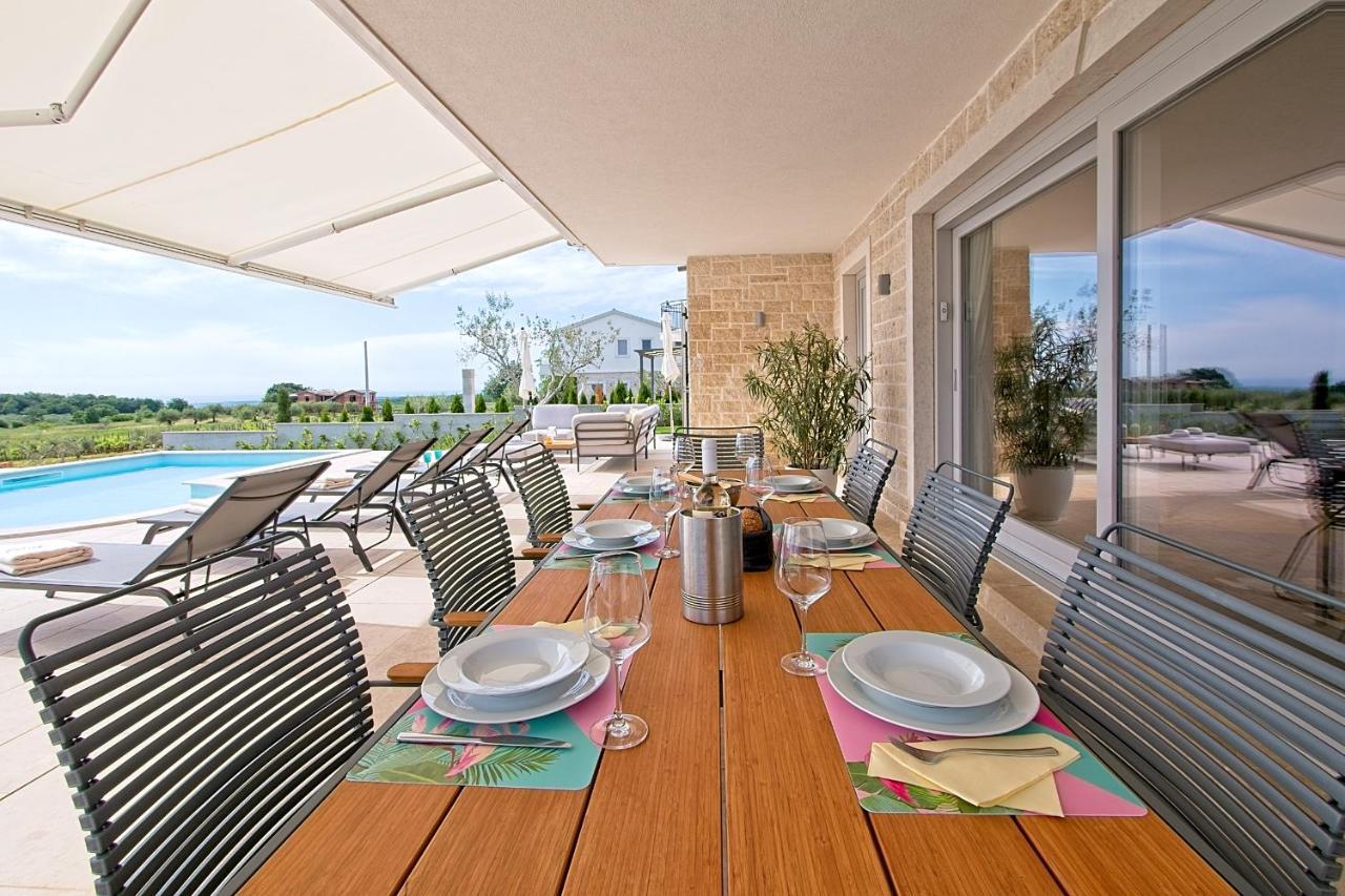 Villa Flamingo Kaštelir Buitenkant foto