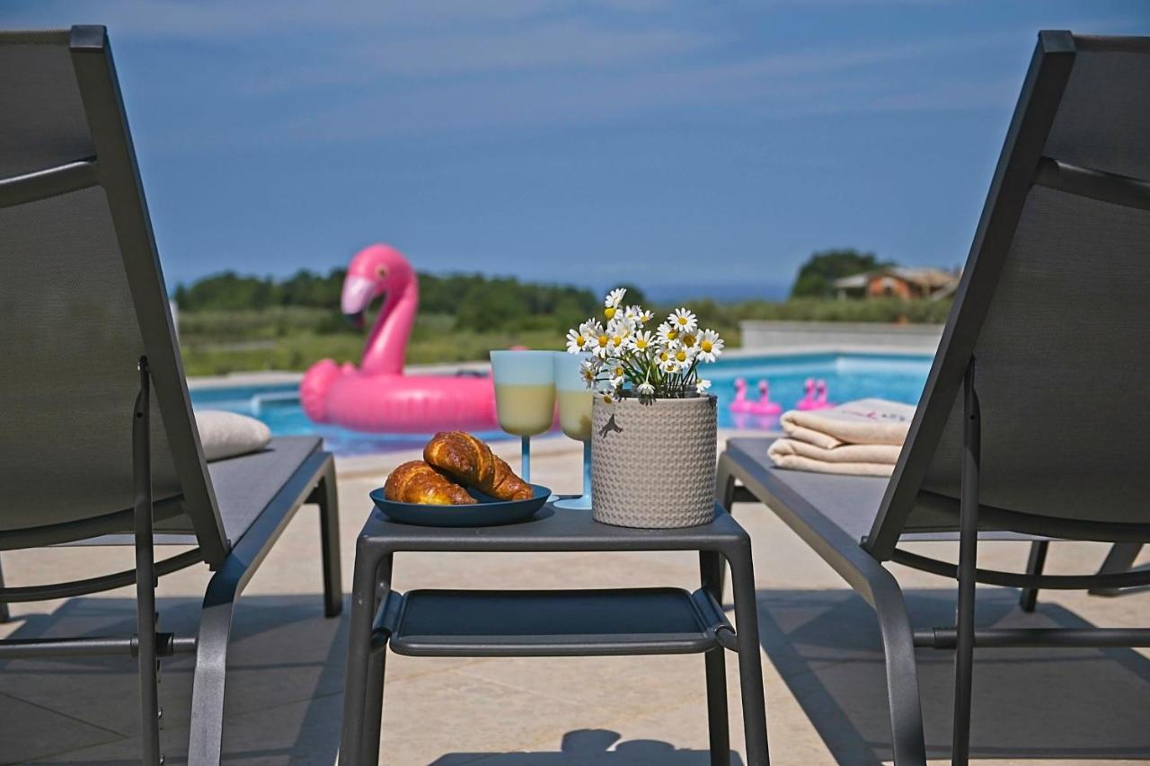 Villa Flamingo Kaštelir Buitenkant foto