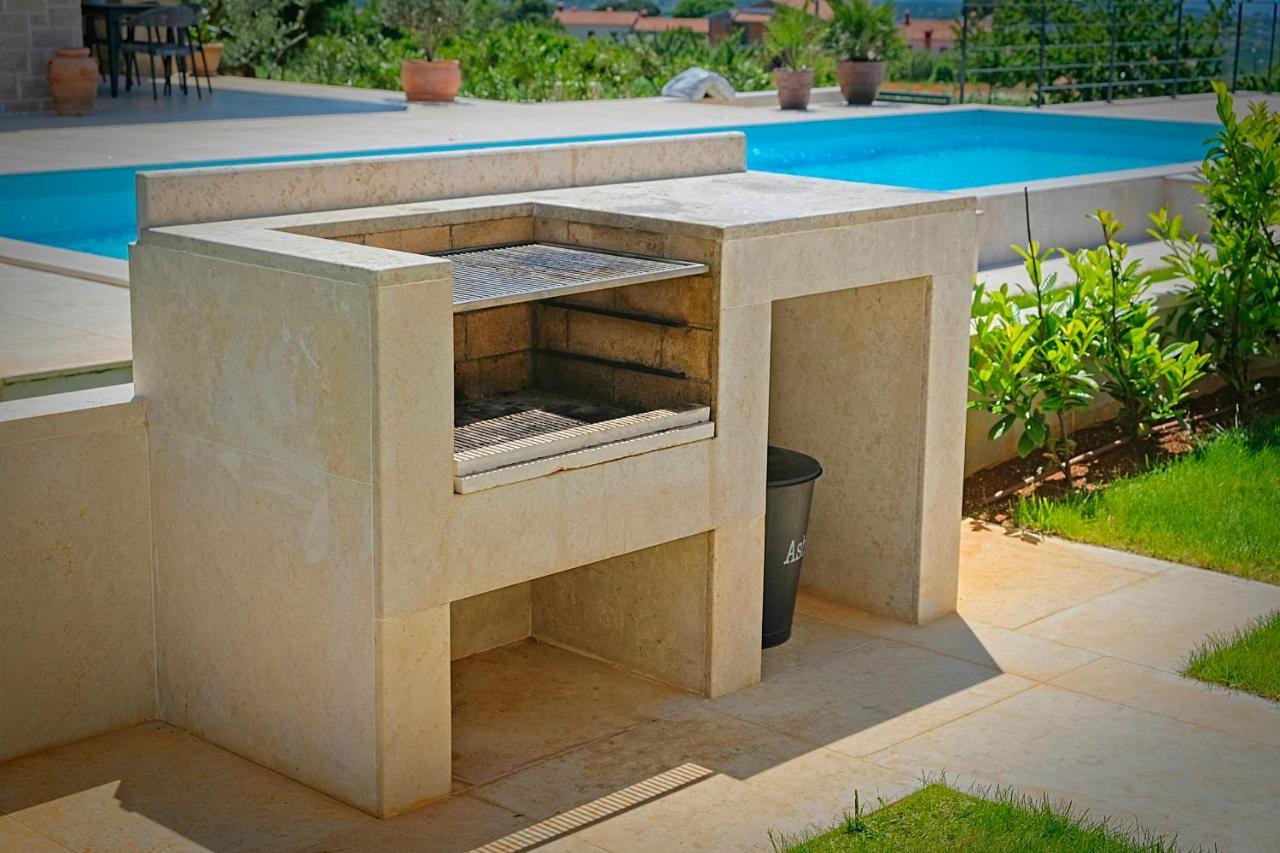 Villa Flamingo Kaštelir Buitenkant foto